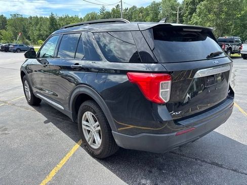 Used 2023 Ford Explorer XLT AWD/4WD image 6