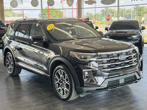 Used 2025 Ford Explorer Platinum w/ Ultimate Package AWD/4WD image 1