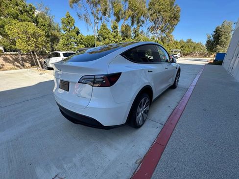Used 2022 Tesla Model Y Long Range AWD/4WD image 5