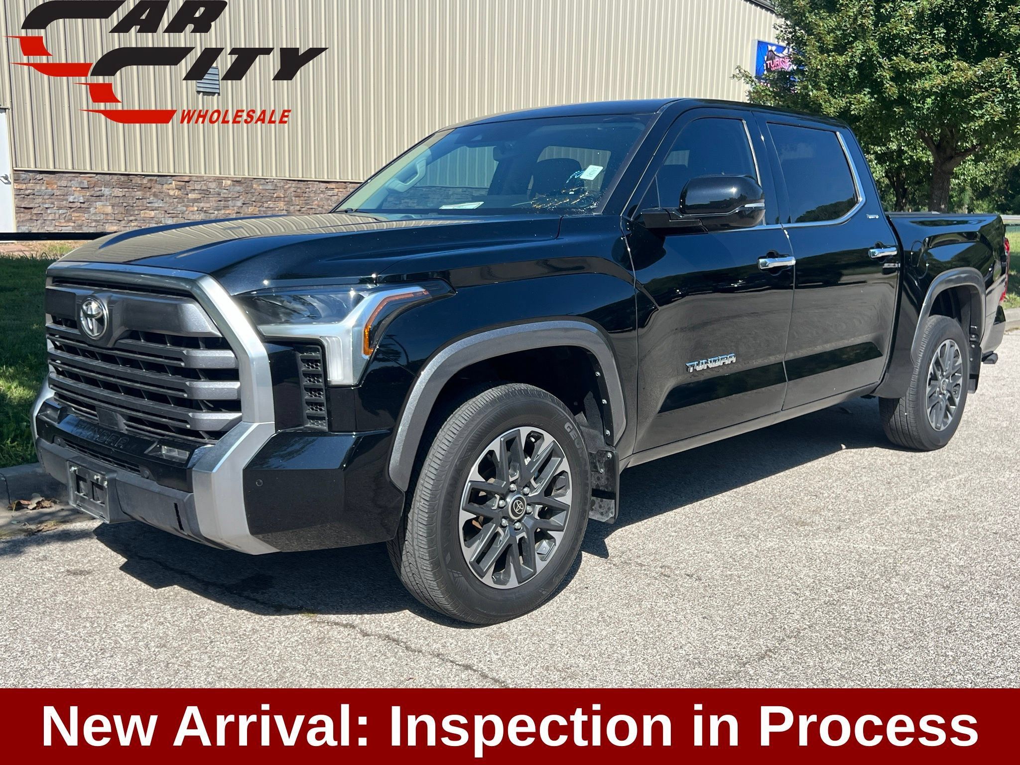 Used 2024 Toyota Tundra Limited w/ Power Package AWD/4WD image 1