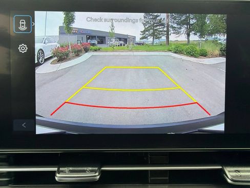 Used 2025 Hyundai Kona SEL FWD image 32