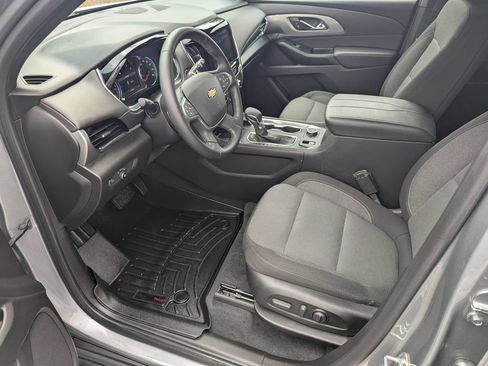 Used 2023 Chevrolet Traverse LT FWD image 9