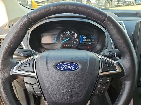 Used 2024 Ford Edge Titanium image 19