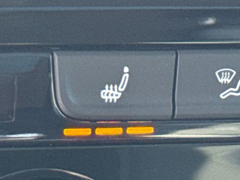 Certified 2023 Volkswagen Taos SEL image 35