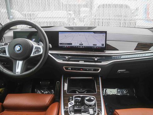 Used 2025 BMW X5 xDrive50e w/ Executive Package image 9