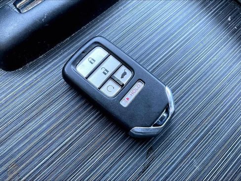 Used 2017 Honda Pilot Touring image 33