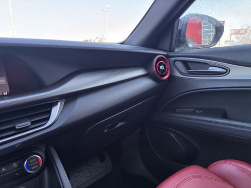 Certified 2024 Alfa Romeo Stelvio Veloce image 22