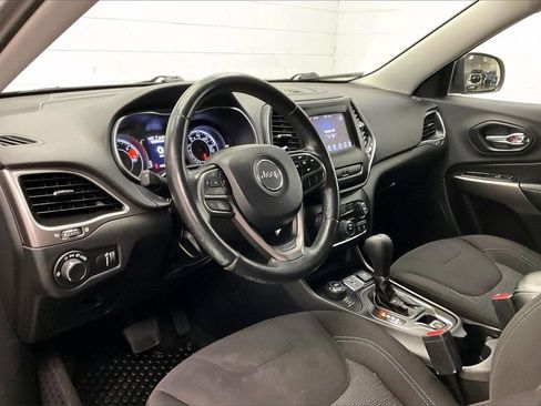 Used 2020 Jeep Cherokee Latitude w/ Cold Weather Group image 12