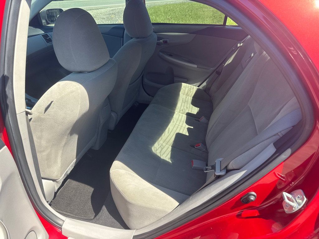 Used 2012 Toyota Corolla LE FWD image 18