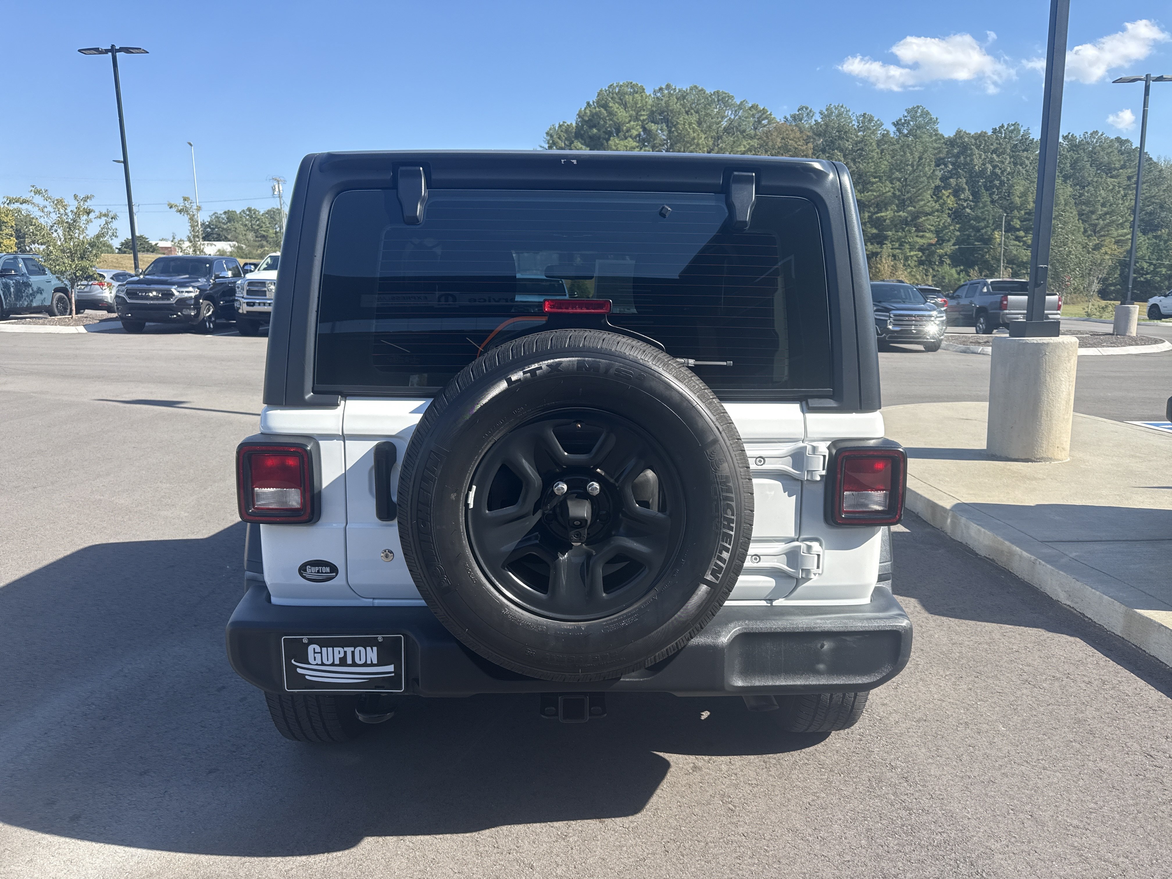 Used 2019 Jeep Wrangler Sport AWD/4WD image 5