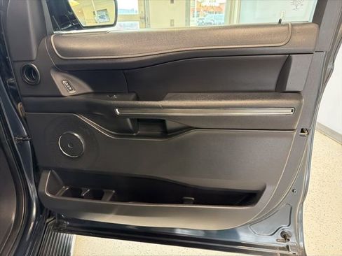 Used 2022 Ford Expedition Max XLT image 46