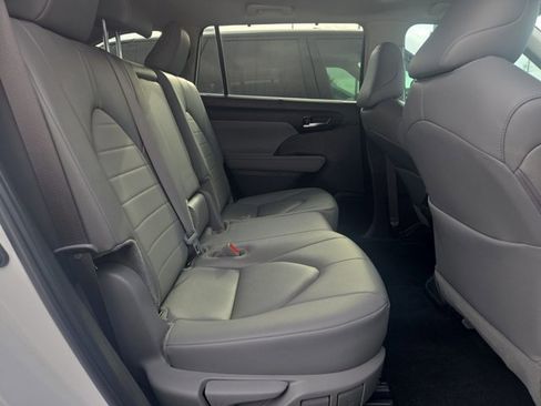 Used 2024 Toyota Highlander XLE image 20
