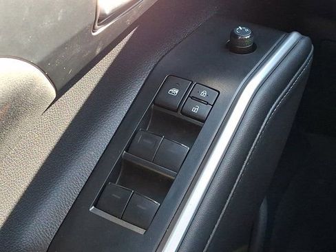 Used 2023 Toyota Highlander XLE image 32