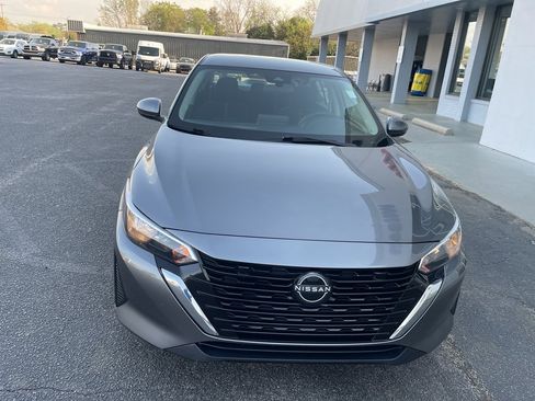 Used 2024 Nissan Sentra SV image 3