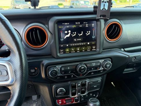 Used 2022 Jeep Gladiator Mojave w/ Cold Weather Group AWD/4WD image 21