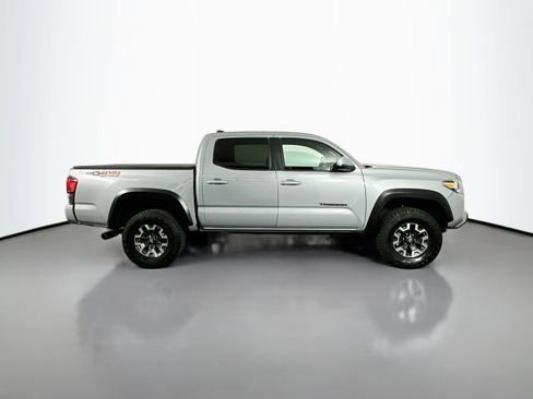 Used 2019 Toyota Tacoma TRD Off-Road w/ Technology Package AWD/4WD image 8