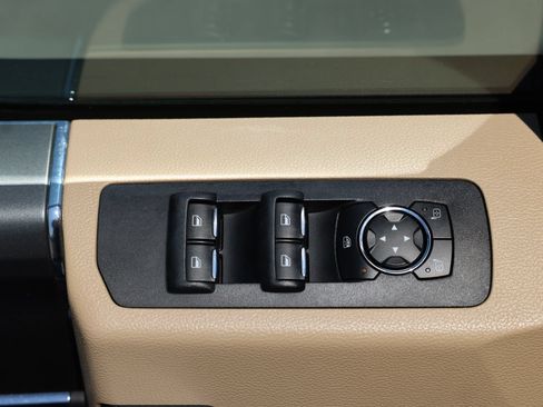 Used 2015 Ford F150 XLT w/ Equipment Group 302A Luxury AWD/4WD image 18
