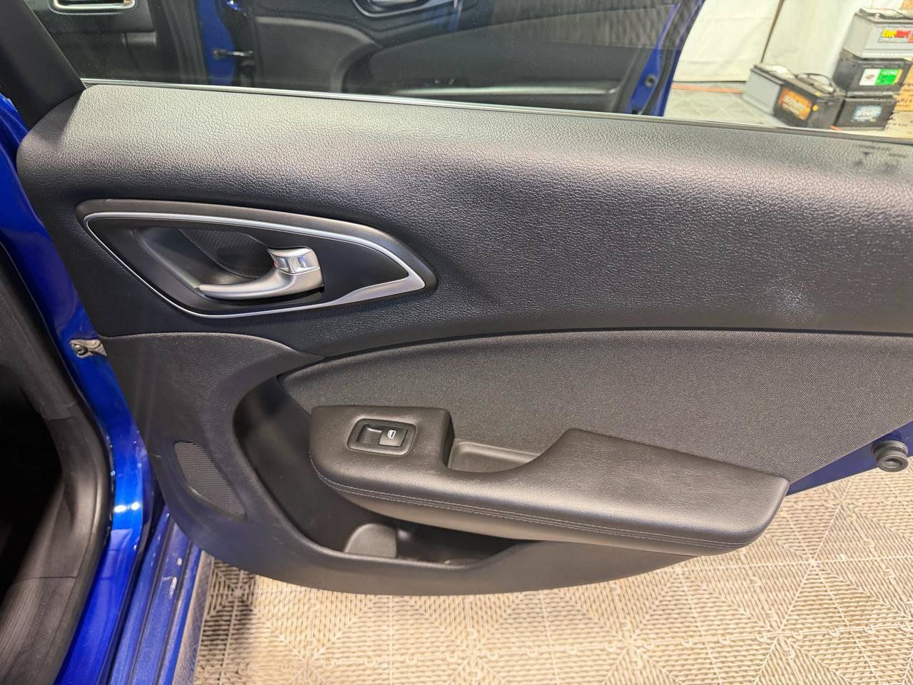 Used 2016 Chrysler 200 Limited w/ Comfort Group FWD image 16
