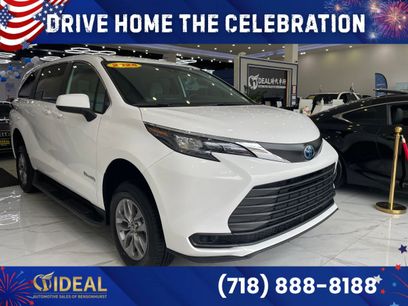Used 2025 Toyota Sienna LE