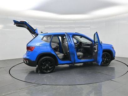 Used 2023 Volkswagen Taos SE w/ Panoramic Sunroof Package