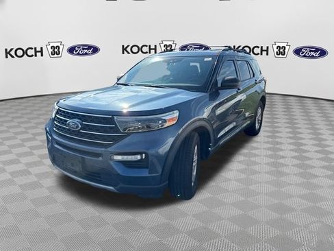 Used 2020 Ford Explorer XLT w/ Equipment Group 202A AWD/4WD image 3
