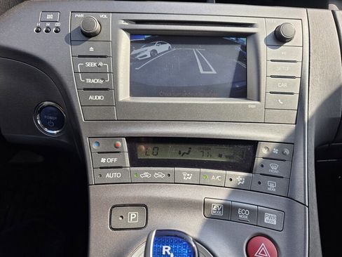 Used 2015 Toyota Prius Two image 15