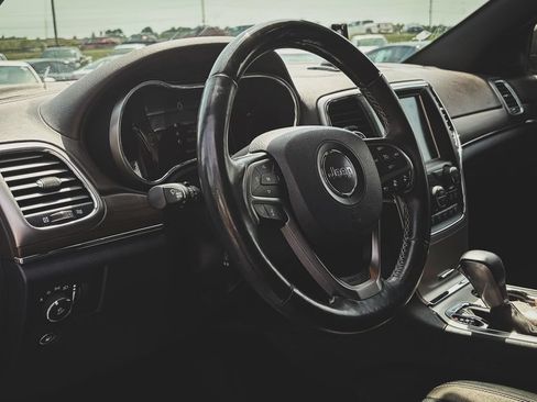Used 2017 Jeep Grand Cherokee Overland w/ Jeep Active Safety Group AWD/4WD image 2