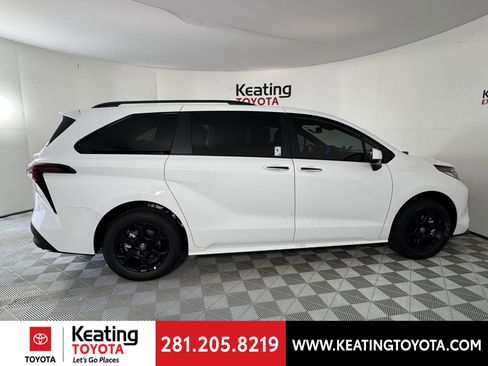 New 2026 Toyota Sienna XLE Woodland Edition AWD/4WD image 4