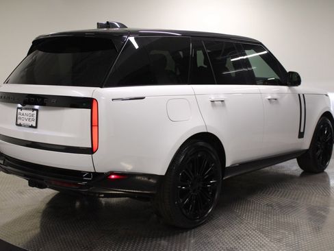 Used 2025 Land Rover Range Rover SE image 7