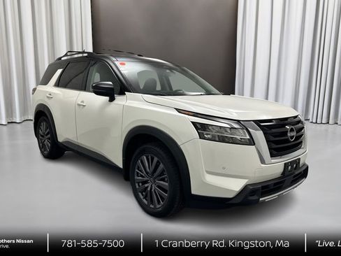 Certified 2023 Nissan Pathfinder SL w/ SL Premium Package AWD/4WD image 3