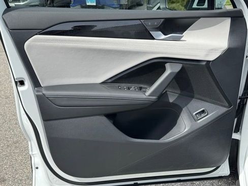 New 2025 Volkswagen Tiguan SE AWD/4WD image 31