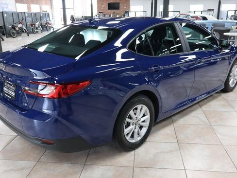 Used 2025 Toyota Camry LE image 5