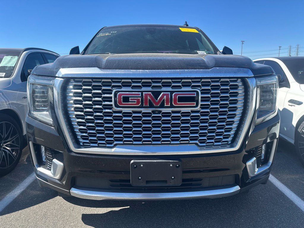 Used 2021 GMC Yukon Denali w/ Denali Premium Package AWD/4WD image 3