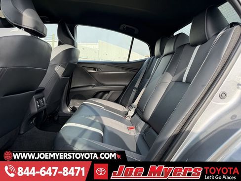 Used 2025 Toyota Camry SE w/ Convenience Package image 29