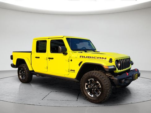 Used 2024 Jeep Gladiator Rubicon AWD/4WD image 7
