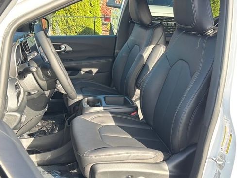 New 2026 Chrysler Pacifica Select image 19