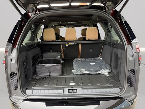 Certified 2026 Land Rover Discovery Limited Edition AWD/4WD image 30
