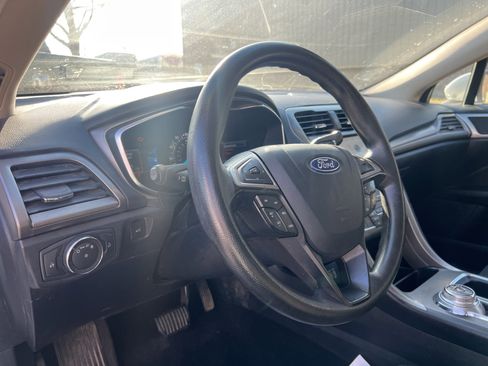 Used 2019 Ford Fusion SE image 11