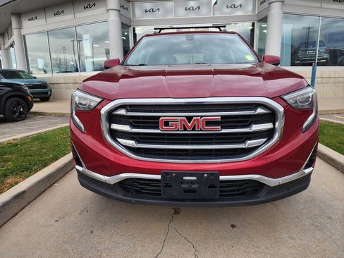 Used 2019 GMC Terrain SLT image 2