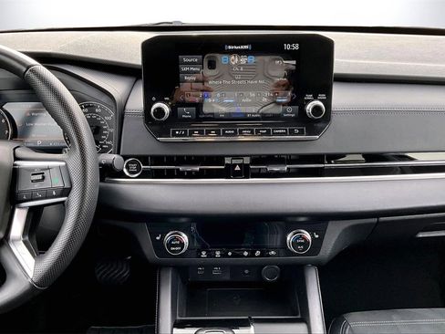 Used 2024 Mitsubishi Outlander SE image 11