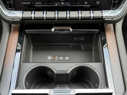 New 2026 GMC Yukon Denali w/ Denali Reserve Package image 11