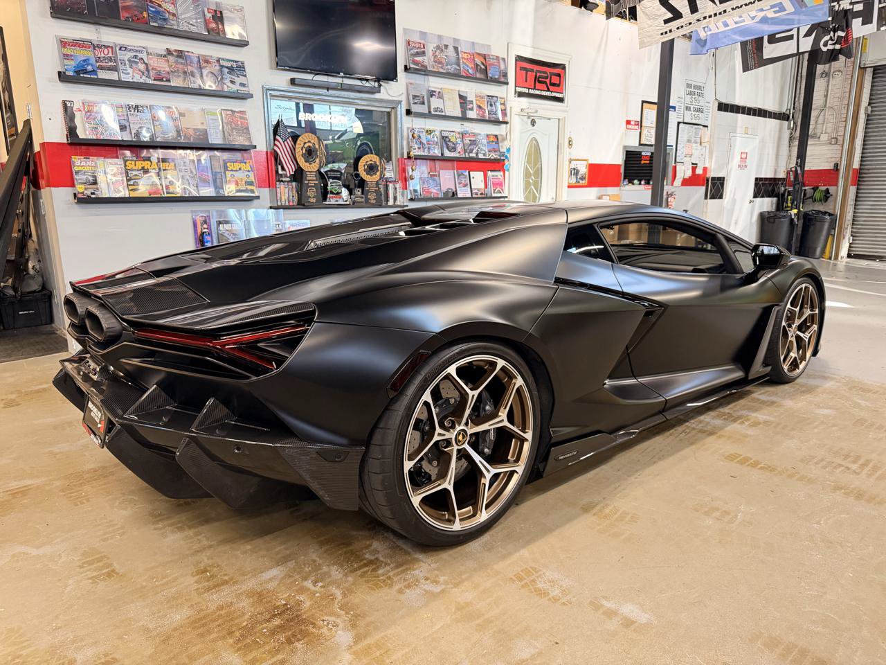 Used 2024 Lamborghini Revuelto AWD/4WD image 5