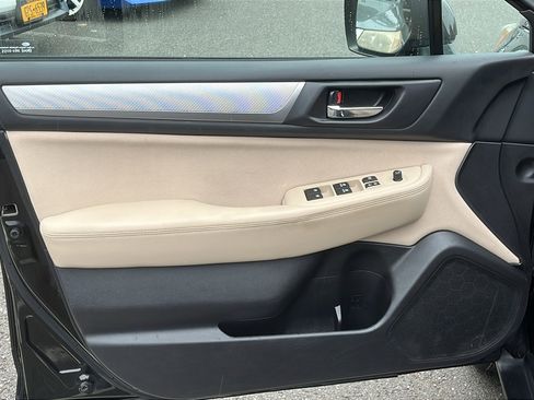 Used 2016 Subaru Outback 2.5i Premium image 11
