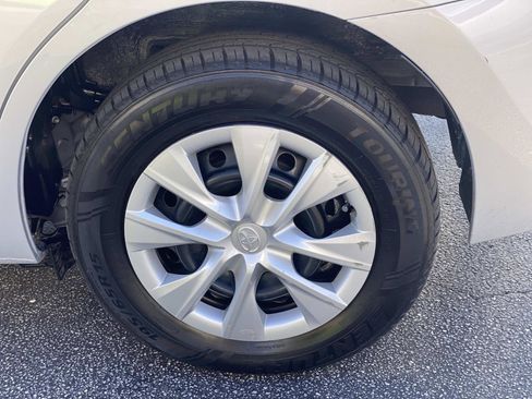 Used 2019 Toyota Corolla L image 12