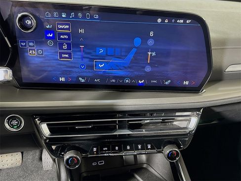 Certified 2025 Chevrolet Traverse LT image 14