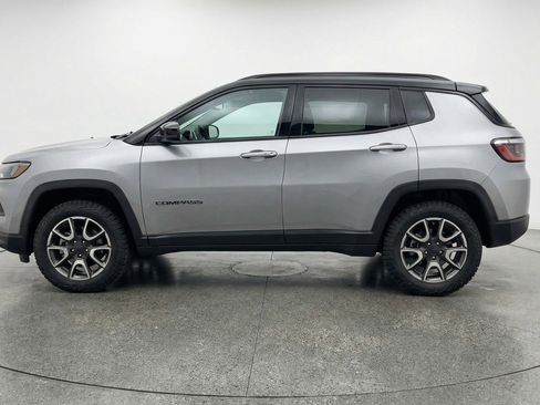 Used 2025 Jeep Compass Trailhawk image 5