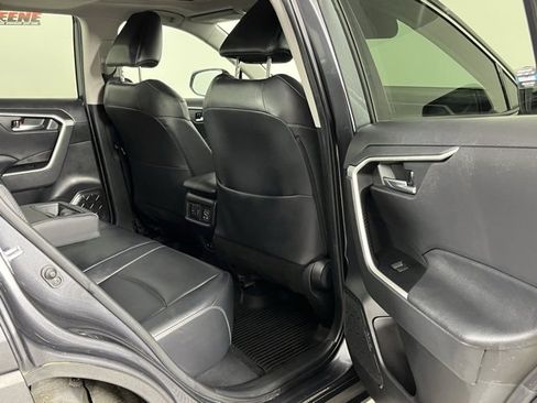 Used 2020 Toyota RAV4 XLE Premium image 28