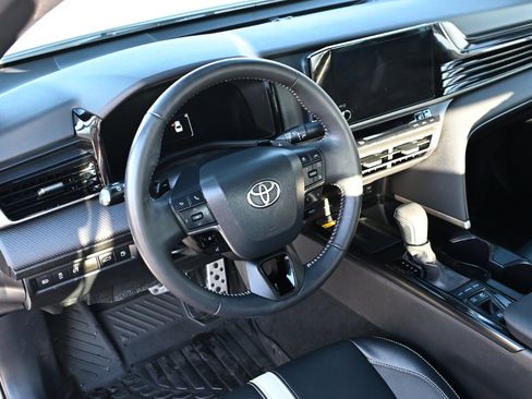 Used 2025 Toyota Camry SE AWD (Natl) image 17