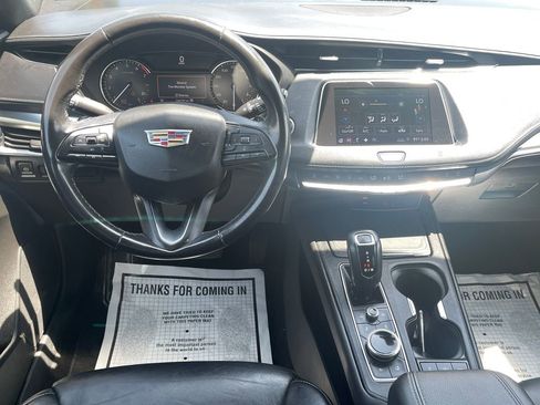Used 2019 Cadillac XT4 Premium Luxury AWD/4WD image 17