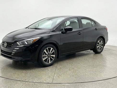 Used 2025 Nissan Versa SV FWD image 3